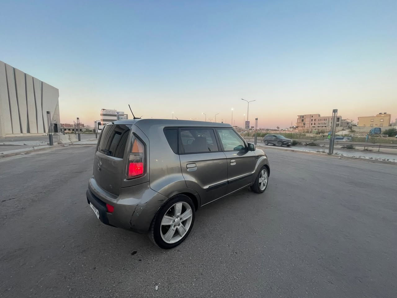ماشاءالله تبارك الرحمن 

بسعررررحرررق 16800ساهل🔥🔥🔥🔥🔥

مشاء الله تبارك الرحمن 🤍

النوع : كيا🚙صول

الحالة : ممتاز 💯💯

اللون :رمادي❤️

نقل الحركة:تومتك

مكيف :ثلج

مميزات&
فتحة صقف&لد داخلي &ديسكو كبير&شاشة كبيرة 

المحرك : 2.0🔥عادي
العيوب : لايوجد بي ادن الله
نوع الوقود : بنزين ⛽️ 
مكيفة
🚨
محرك وصاله وكمبيو لاقوة الا بالله 

————————————————————————

مكان/بنغازي/طابلينو جنب مطعم باله 
الاستفسار ع الرقم 0914843549

#الورشفاني لبيع وشراء السيارات


**إذا كنت صاحب هذا الإعلان وتريد حذفه لأي سبب، رجاءا أرسل رسالة إلى الدعم الفني**