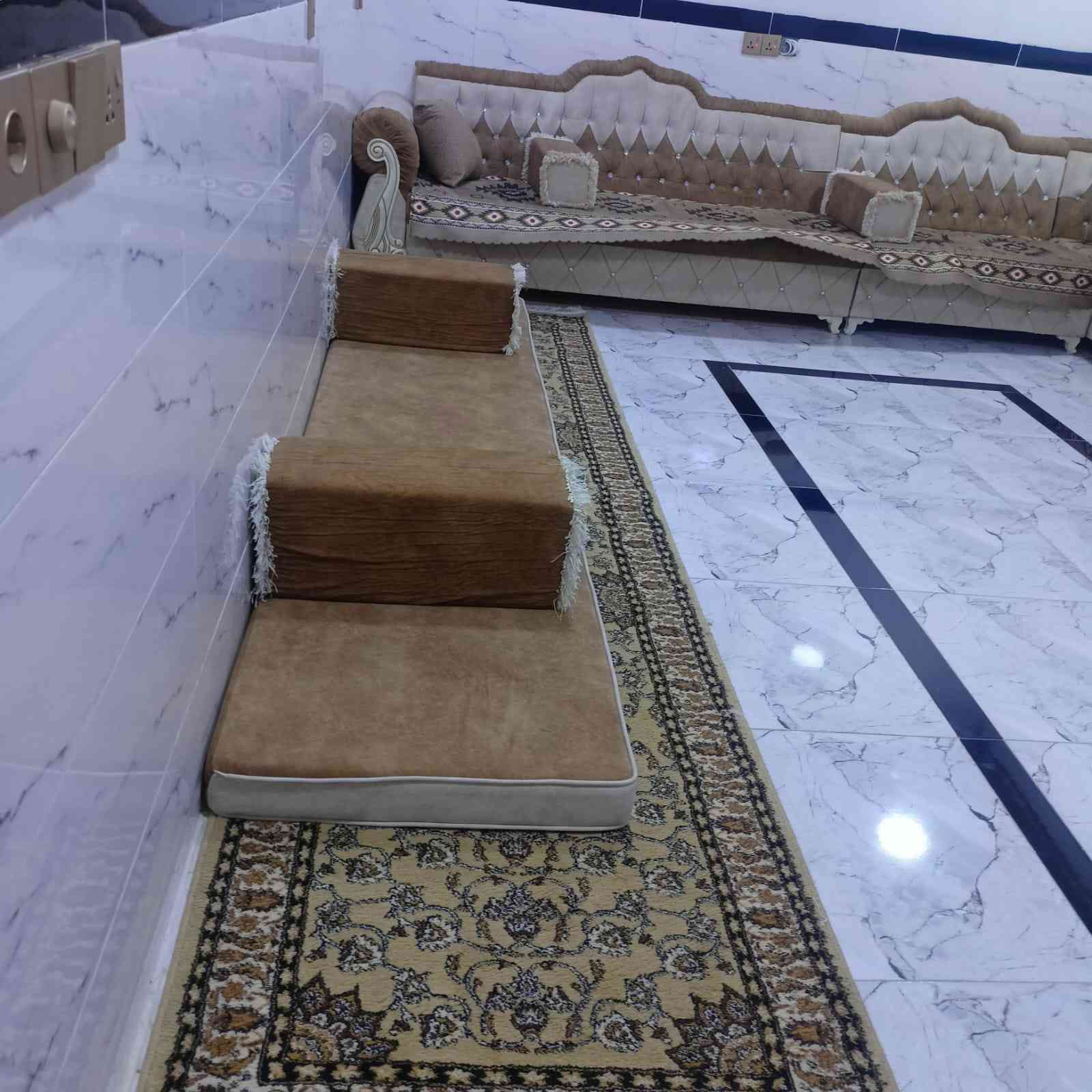 سلام عليكم غراض للبيع ديوان 10متر سعره500وبي مجال.. غرفه نوم بدون كنتور سعره130بي مجال... بوفيه 50 وبيه مجال وشراي يتصل ويدلل ***********
