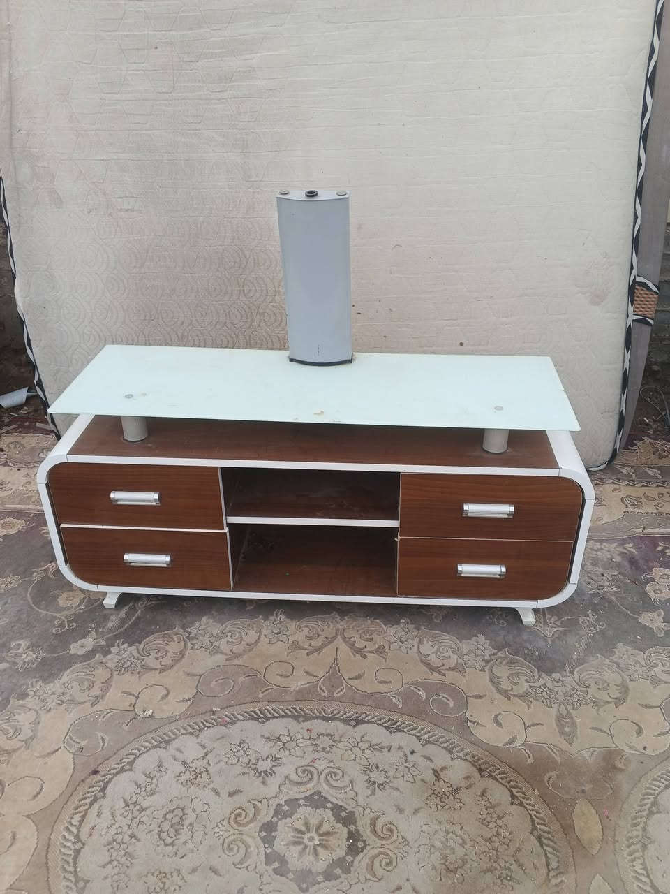 السلام وعليكم لبيع غراض كلهن نضيفات وشراي يراسل ويتصل خادم مكاني حي اور سبع قصور  شارع ابو علي يم جامع لحمزة موجود خاص وتساب ***********
