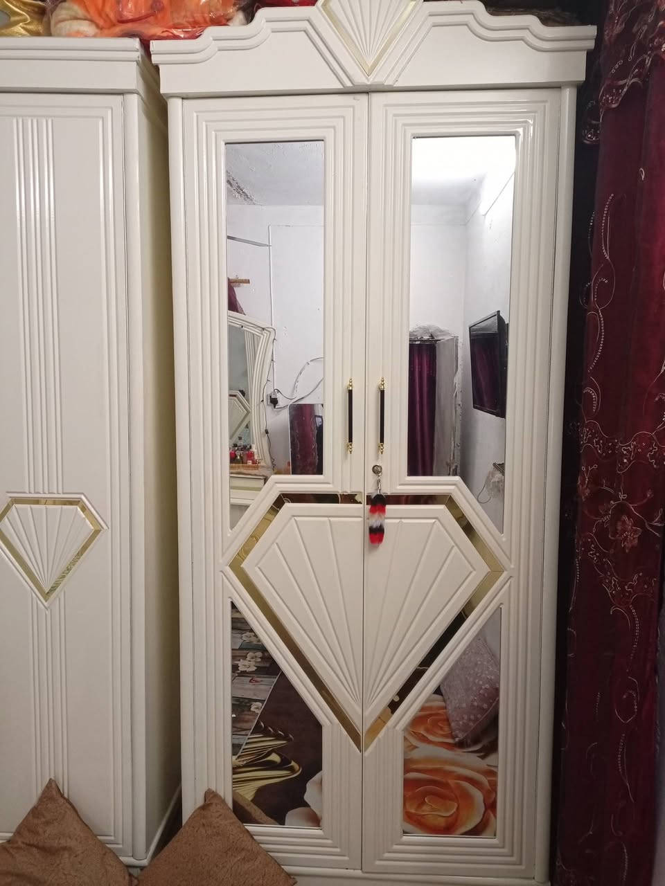 سلام عليكم غرفه البيع شكل تركي بس هيه عراقيه صارله شهرين مستخدمه/ السعر 1400بيه مجال/*********** ما متواجد على فيس
