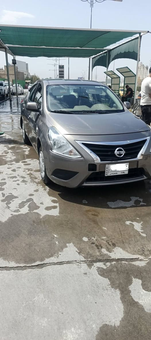 نيسان سني هندي
موديل 2019
ماشية 36 
باب اليسار الامامية مبدلة بأصلي 
سبير بعده ما نازل بلادي
وبيها نظام كامرات كامل
طخات بسيطة جدا تروح بالبولش
ضربة بالچاملغ ومصلحة على البارد
السعر 100 وبيها مجال بسيط
للاستفسار الاتصال بالرقم ***********
