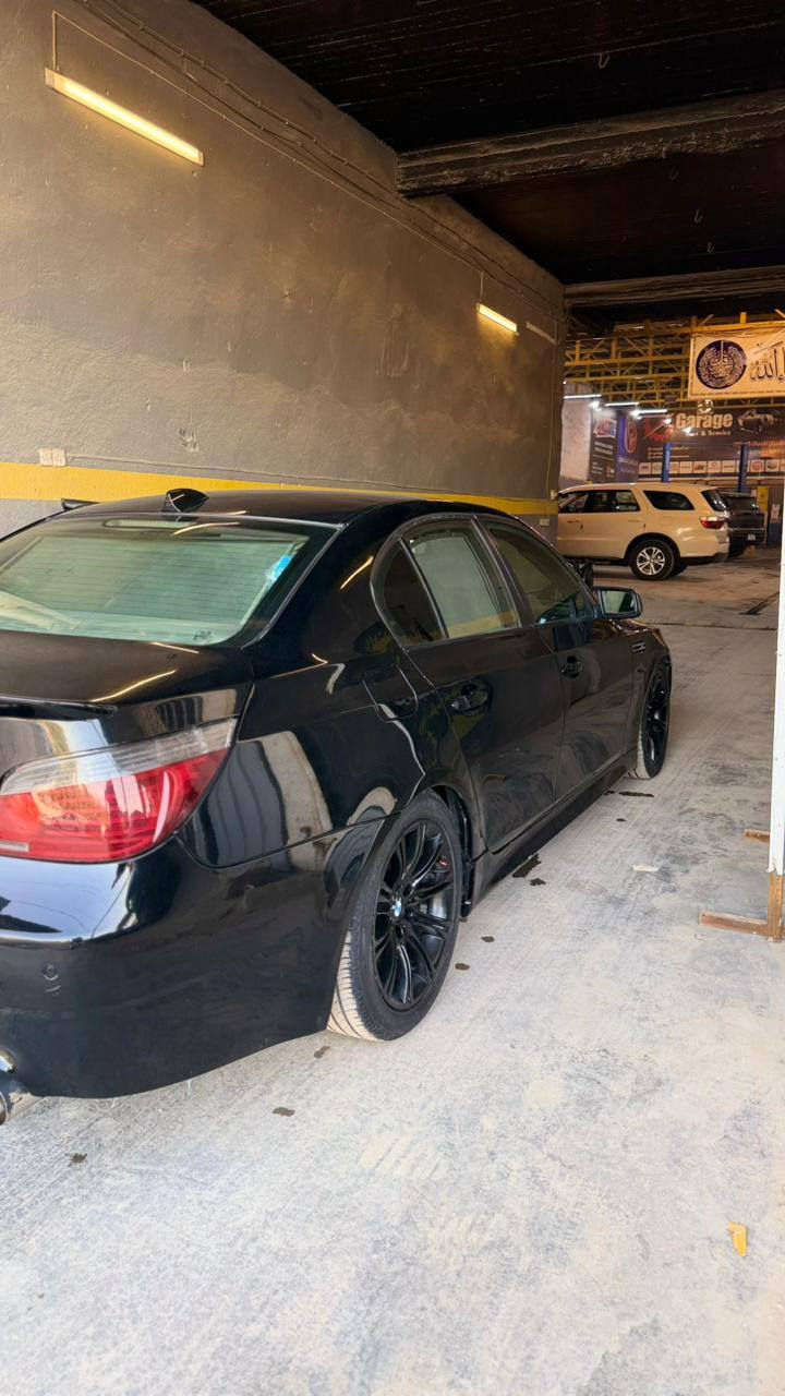 بي ام دبليو 2007 550i 
اصل مـن النوادر  فول مواصفات 

محرك بحالة ممتازة 5000 تنفس طبيعي 
كير كهربائي أوتوماتيك بحالة ممتازة 
 M السياره عليها كت كامل 
دعاميات و دوس وجاملغات وويل ١٨ ودرگة كلها ام 
كشنات حضن كهرباء خزن ميموري وهيترات تدفئة 
225الف mil 
سنويه تسقط شهر الرابع شرط تحويل 
وارد امريكي حادثها شبرين داير جاملغ خلفي فقط بدون دواخل (صبغ حزام اثر جراد ) 
رقم صاحب سيارة ***********
