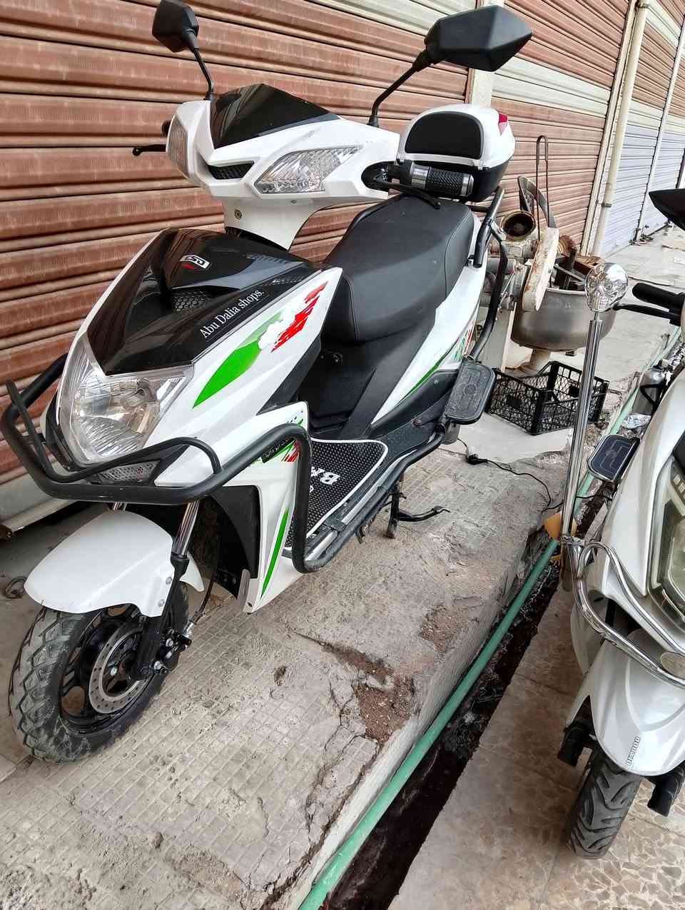 سلام عليكم ماطورين سكنس ابو الدرع نضاف بطاريات جدد العنوان موصل ايسر للتواصل ***********
