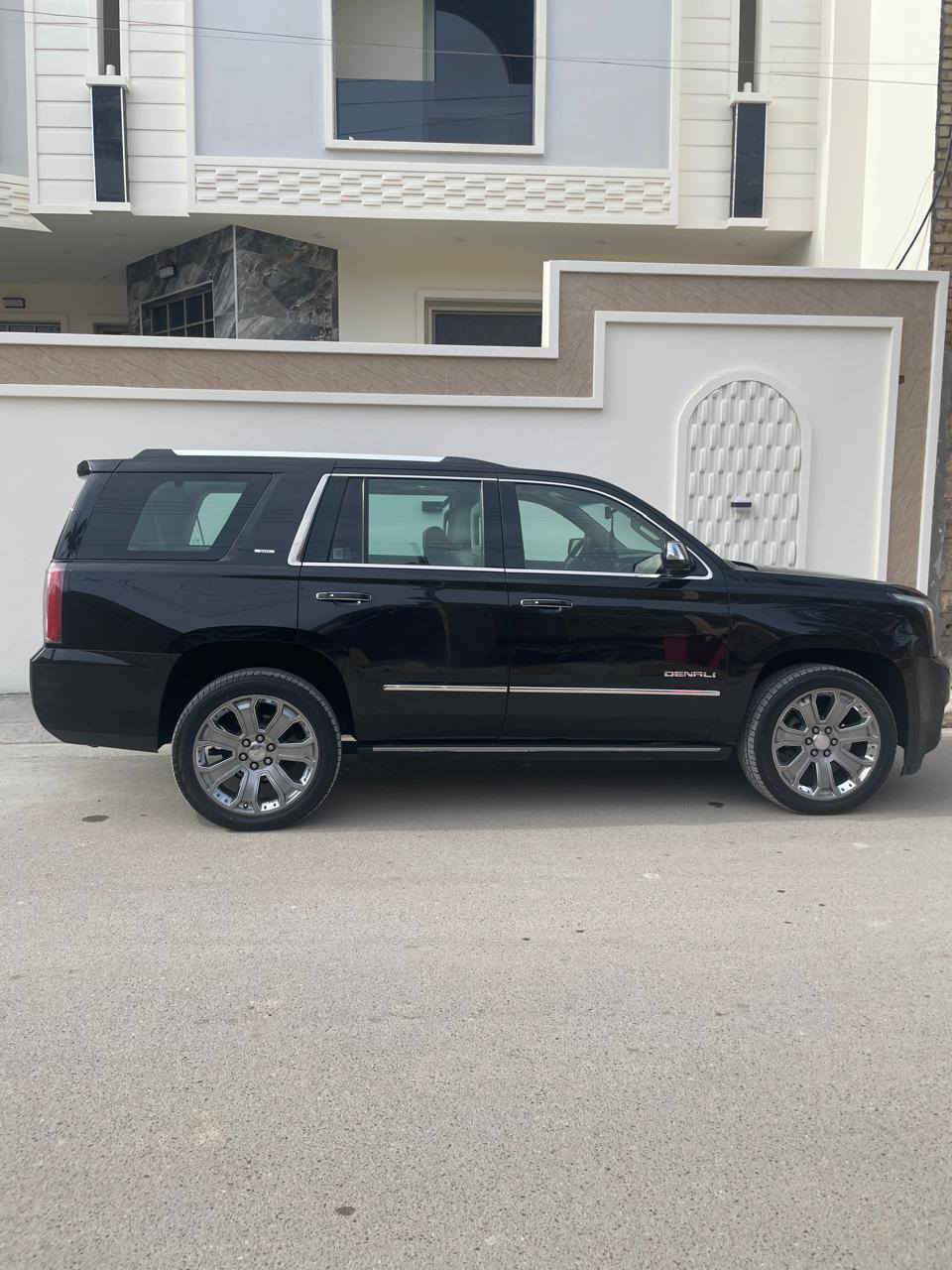 جي ام سي -يوكن -دينالي -اعلى فئة -كامل مواصفات -موديل 2016-اسود 
محرك 8 سلندر 6200
طقم وبل اصلي22
اشارات داخل المرايا مع حساسات اجتياز 
حساسات امامي وخلفي اصل
قبغ الجنطة كهرباء شفط مع حساس الفتح بواسطة القدم
بصمة 
قاصة مخفية 
ثلاجة 
دوسات كهرباء قابلة للطي 
عارضة للبيانات على الشاشة الامامية 
ستيرن متكامل الايعازات 
حساسات تنبيه تصادم 
تنبيه مغادرة المسار 
اوامر صوتية 
مثبت سرعة 
حساس ضغط اطارات 
اندرويد اوتو 
مساعد الاصطفاف 
دفع رباعي 
نظام تعليق العجلات 
رادار 
فرامل ABS
نظام ملاحة و خرائط 
نقطة عمياء 
صف مرايا كهرباء
شاشة لمس 
قفل ابواب تلقائي 
تشغيل عن بعد 
بلوتوث 
كاميرا خلفية 
بروجكتر 
مانع انزلاق 
فتحة 
انوار نهارية 
حساسات امامية وخلفية 
مصابيح زنون 
هوك خلفي 
مقاعد جلد بيج
مقاعد امامية فول كهرباء و تبريد وتدفئة
مقاعد كهرباء والكشنات الخلفية طي كهرباء
ذاكرة مقعد السائق 2
تبريد ثلاث قطع 
دخول بدون مفتاح  
زجاج كهرباء  
CD
شاشة بالسقف 
مداخل USB
اكياس هوائية
تحكم ستيرن 
مثبت سرعة تدفئة مقود 
مصابيح ترحيب جانبية في الدوسات 
وبقية مواصفات الدينالي الكثيرة والغنية عن التعريف 
للعلم سيارة نظيفة جدا.   

مراوس فقط

رقم الهاتف/***********
