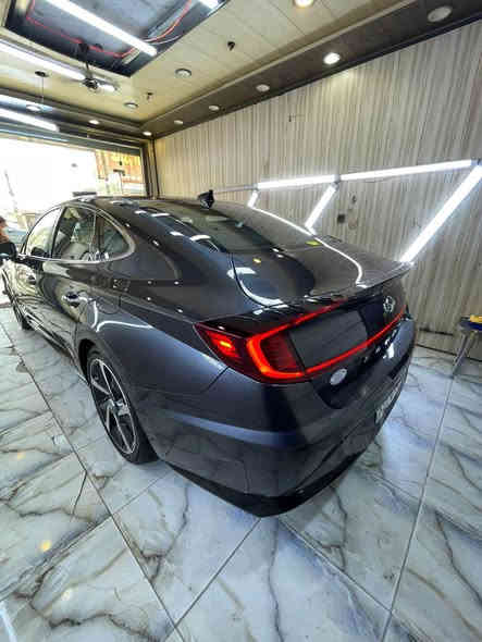 السلام عليكم. 
سوناته موديل 2021 للبيع او المراوس
اللون رمادي مميز
الحادث سطحي الجاملغ الايمن الامامي مصلح ومصبوغ والبنيد مبدل ومصبوغ فقط بدون دواخل ايرباك ستيرن طاك وارجع سستم الشاصي واللغد مكفولاة 
المواصفات 
محرك 1600تيربو 
الكير نضام DCTدبل كلج 8نمر عادي اوتو
اربع انضمة قياده
بصمة تشغيل 
بصمة ابواب لمس
كشنات جلد+كنتار
الكشن الامامي تدفئه
كشن السائق كهرباء
تحكمات ستيرن فول
تشغيل عن بعد
اشاير بالمري
نقطه عمياء
رادار امامي 
رادار خلفي ل
رادار جانبي
تحديد مسار
شاشه 
كامره خلفيه دواره
شاشه ديجتال متغير 
ويل كب رياضي حجم 19N
شفتات بالستيرن
شحن لا سلكي
قطعتين تبريد
تبريد بيانو
مثبت سرعه 
تحديد مسار
سايد بريك بصمه
ترحيب عنده الاقتراب
تدعم نضام car play+android auto
نضام الملاحه
اوتو هولد 
قياده ذاتيه
نضام ABS
حساس اطارات

ملاحظه سياره عليه منضومة غاز و تكدر تلغي  ويرجع الوضع طبيعي بلادي 

السياره ماشيه 91000كيلو وليس ميل
الموقع/بغداد/الغدير 
للاستفسار/*********** بغداد
