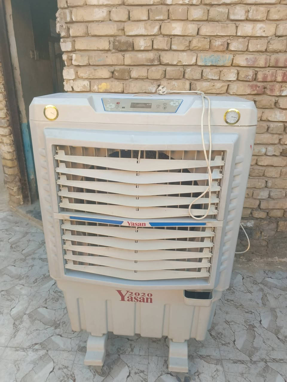 مبرده عندي تخبل كدامكم بس مروحه تبدله 10 تلاف تشتغل مابيه شي سعره 90 الف 
رقمي هاذ ***********
ىاسلني واتساب موجود فيس موجود
