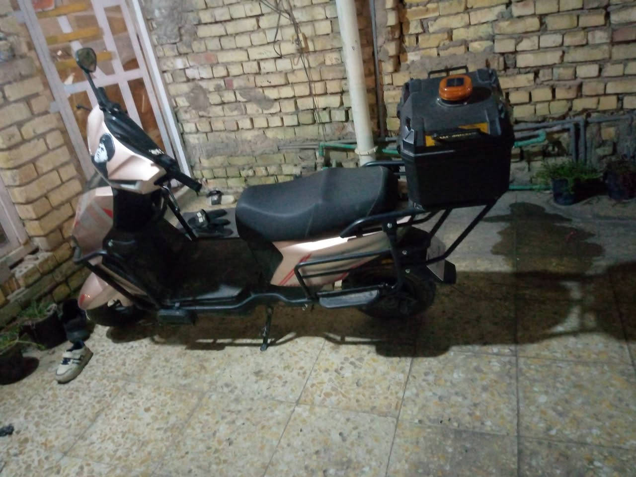 دراجة شحن للبيع نضيفه كلش اي ضربه ما بيها كهربائيات كلها شغاله كلشي جديد بيها سعر  500 قفل السكن بغداد الشعب ***********
