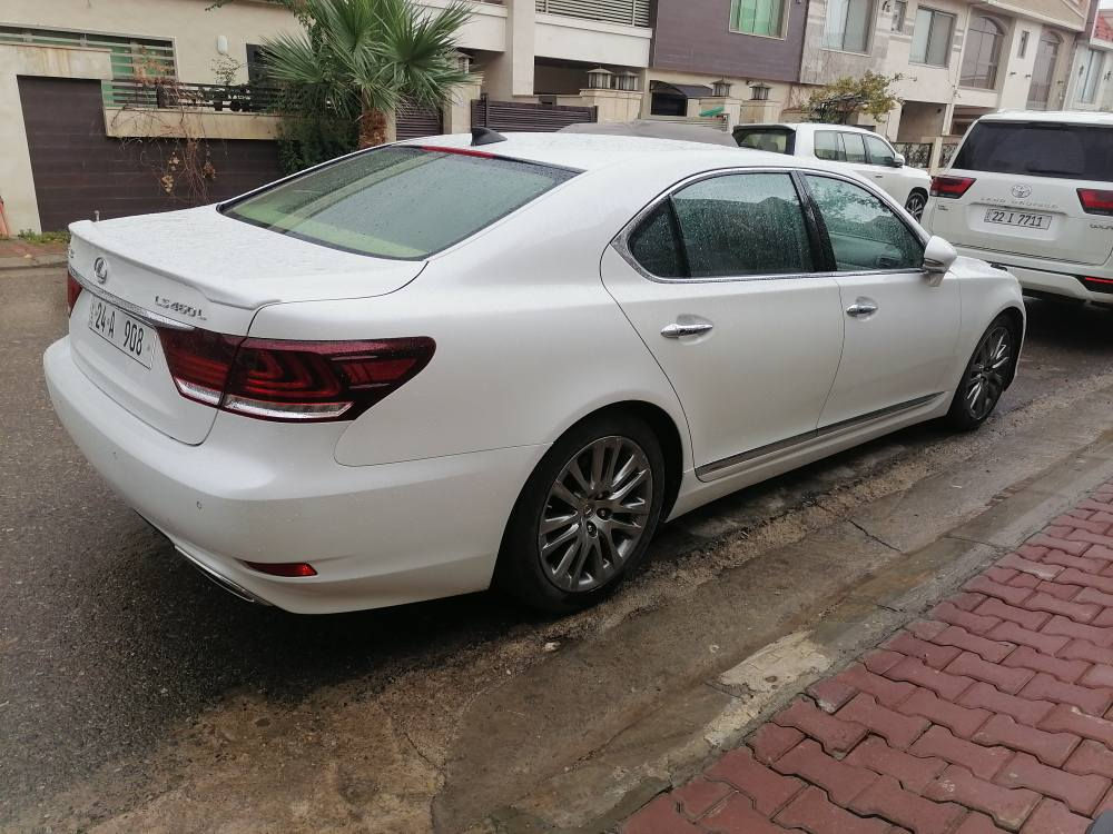 ليكزز موديل 14  في ابي بلس حجم ls 460شركه ساس مواصفات خاص و وحيده بالعراق . سيارة جديده كلش بس بيهاصبغ باب وراء سكن  بدون دواخل حتى فتح  للااستفسار***********  .. سعر
محرك 8 سلندر حجم 4600 مرغوب
كشن في ابي بلس
كشن مساج
فتحة 
رادارات
بردادات كهرباي تحكم مركزي
ليدد نهاري
داخل نشرة ليكزز
سماعات عدد 18 ماركه عالمي
ثلاجة
باب لارج
صندوق شفط
بوب شفط
 انضمة رفع ونزل كهرباي
كشن وراء متحرك 
4 مود درايف
شاشه بسقف
زراك
اشيار ليد
منضور ليلي
ساج داخلي
قايش امان كهرباي
ميز طعام
تبريد بالكشنات أربيل, العراق
