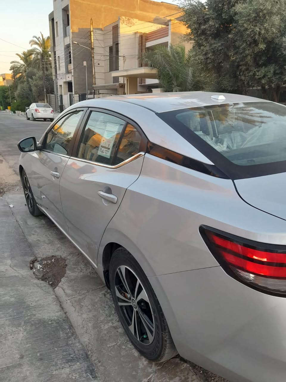 السلام عليكم للبيع نيسان سينترا SV2023رقم بغداد تحويل مباشرحادث بنيد صبغ محرك 2000 كامره بصمه تشغيل ويل كب رادار السياره جاهزه من كلشي ماشيه 28000 مايل كير مكينه مكفولات تخم تاير السعر 135$ وبيه مجال مكان السياره بغداد العامريه رقم تلفون ***********
