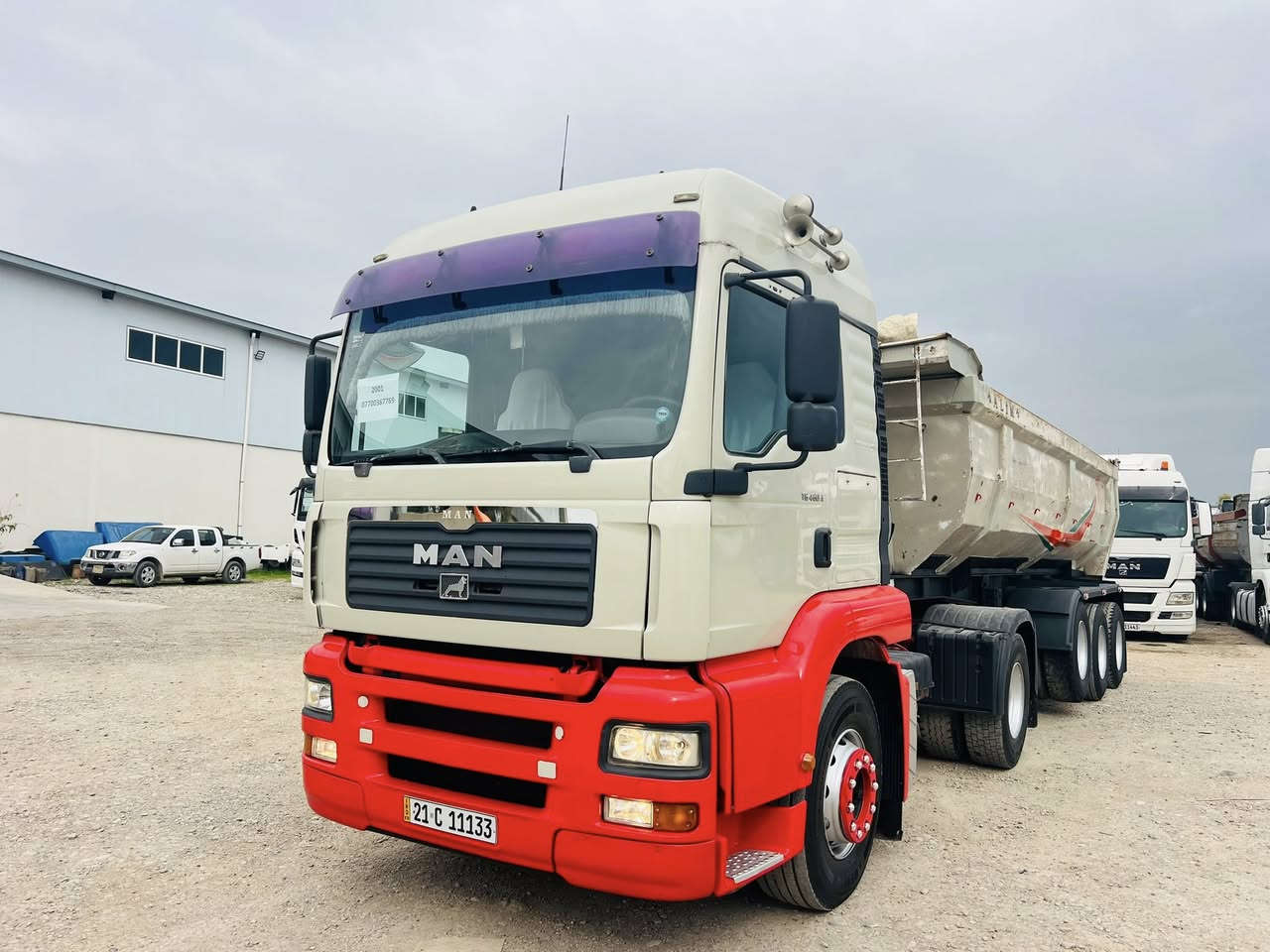 السلام عليكم ورحمة الله وبركاتة
مان 2002 تيكة للبيع راس و عربانة 
حجم المكينة 410 كير اوتوماتيك 
رقم سنوية وبراد وهزه كله جديد
مربوط عربانه (3) دناكير تخم تاير 
السيارة اي نقص مابيها جاهزة للعمل 
سعرها 225 ورقه دفترين وخمس عشرين ورقه 
وبي مجال للشراي 
رقم الهاتف : ***********
