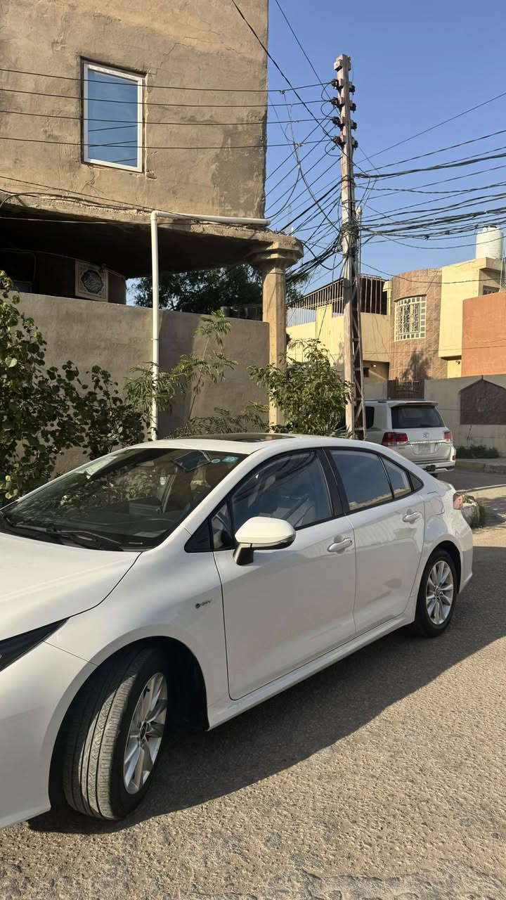 تويوتا كورولا هايبرد موديل HEV 2025 السيارة نظيفة جداً جميع القطع أصلية ماشية 14 ألف كيلومتر قابل للزيادة كير و محرك بشرط بدون اي نقص تفاصيل سيارة علا وضع شركة بيها خدوش صغيرة جداً على البنيد مالت حصو ورصعه خفيفه يم فتحت البانزين 
رقم بغداد تحويل ثاني يوم
محرك هايبرد اقتصادي
نشغيل بصمة
مثبت سرعة
شاشة وسطية
كاميرا خلفية
نحكم ستيرن
نظام مانع انزلاق
نظام المحافظة على المسار
رادار أمامي
مكيف أوتوماتيك
مرايات كهرباء
جامات كهرباء
السعر :159 
رقمي ***********
