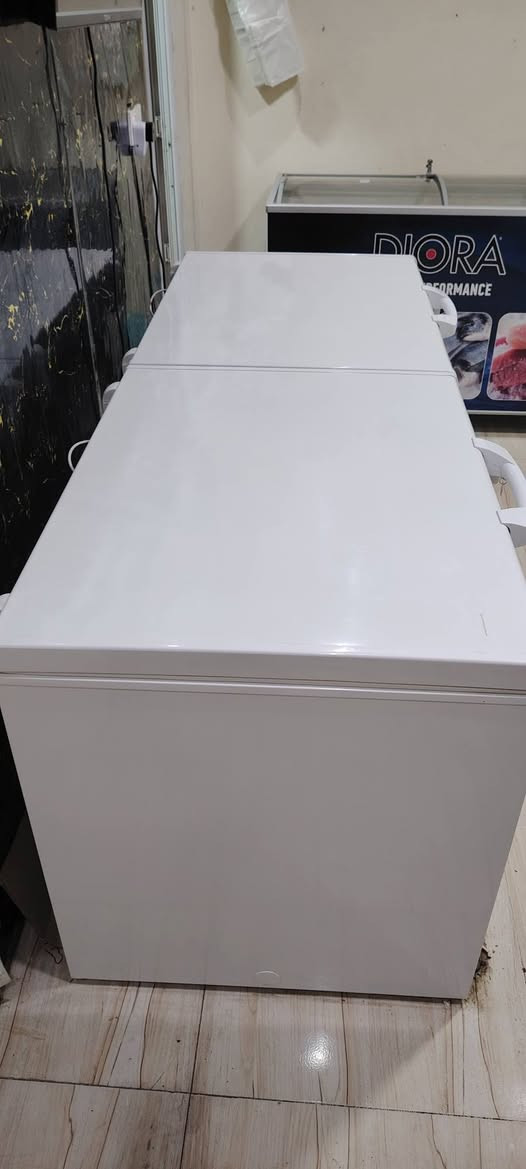 مجمدة بابين ماركة المتين الطول ٢ متر استعمال شهر واحد فقط بعدها بالكارتون والكتلوك العجلات بعدها ما مشدودة جديدة  بعدها وبيها ضمان  السعر مليون و١٥٠ بي مجال العنوان بغداد حي الجهاد
للتواصل ***********
