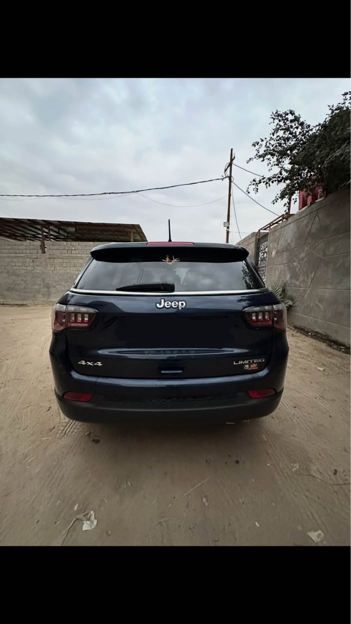 سلام عليكم جيب كومباس موديل2019 
فور ويل 4x4
الون حبري مع قمارة سودة بلاك توب
فول مواصفات ماعدى البنراما 
مميزات السيارة 
كار بلاي مع شاشة كبيرة 
كشنات جلد مع تدفئة تبريد
 كامرة دوارة 
ادامة كاملة 
سستم صوت past
بصمة ابواب مع ترحيب 
تشغيل عن بعد 
تعتيم 
سايد بريك بصمة 
وضعيات القيادة 
مثبت سرعة 
رقم بصرة انكليزي جديد 
سنوية 2027 مشروع وطني تحول ثاني يوم
طخم تاير جديد
محرك 2400 مكفول 
كير 9 نمر مكفول 
تدفئة تبريد كفالة 
مكفولة من الصبغ
داخلة في حالة ممتازة
عدد المسارات 85 الف ميل 
السعر 120 وبيها مجال
العنوان البصرة 

0️⃣7️⃣7️⃣2️⃣2️⃣5️⃣0️⃣7️⃣5️⃣0️⃣1️⃣

0️⃣7️⃣8️⃣6️⃣0️⃣6️⃣8️⃣3️⃣3️⃣9️⃣7️⃣

***********
متوفر واتساب 
حادث السيارة دعامية امامية ماواصل  الجاملغات ولا البنيد 
بيها بارد بالباب الراكب وبارد بالجاملغ الخلفي البصرة, العراق
