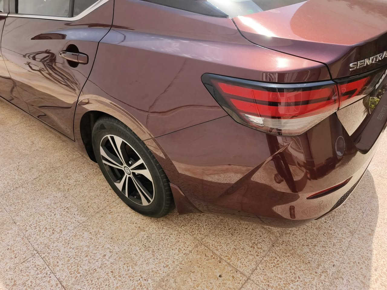 نيسان سنترا 22 SV
محرك 2000 دوش شرط
كير شرط 

بصمه تشغيل 
بصمه أبواب 
تشغيل عن بعد 
تحكمات ستيرن 

رادار 

حساسات مري جانبيه نقطه عمياء 

قياده ذاتيه مثبت سرعه  
تحديد مسار 

شاشه كبيرة كامرة 

وضعيات القيادة  (ايكو،  نورمال،  سبورت) 

حجر بيئه بلادي 

تدفئه كشنات هيتر 
تدفئه ستيرن 

مانع انزلاق 

ويل كروم 
بك لايت لد 

ماشية 98 الف 

سنويه الى 2030
 
 حادث  فقط دعاميه بدون صبغ  شرط أيرباك سليمه. بيها تعديل على بارد
رقم دهوك بسمي السيارة .  السعر 143بيها مجال شي بسيط . مكان السياره موصل معرض نينوي .. رقم الشاصي موجود بل منشور 
 
شراي اتصل *********** بيع فقط...

