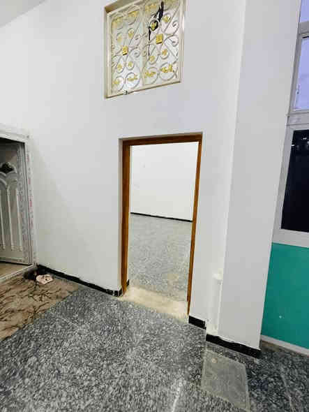 يوجد لدينا
شقه للايجار حديثه البناء درجة أولى ارضيه

غرفه كلدور مطبخ صحيات

سعر اجار ٢٥٠ الف

حله حي البكرلي الأسواق الأولى شارع المحوله

للاستفسار الاتصال على الرقم ***********
