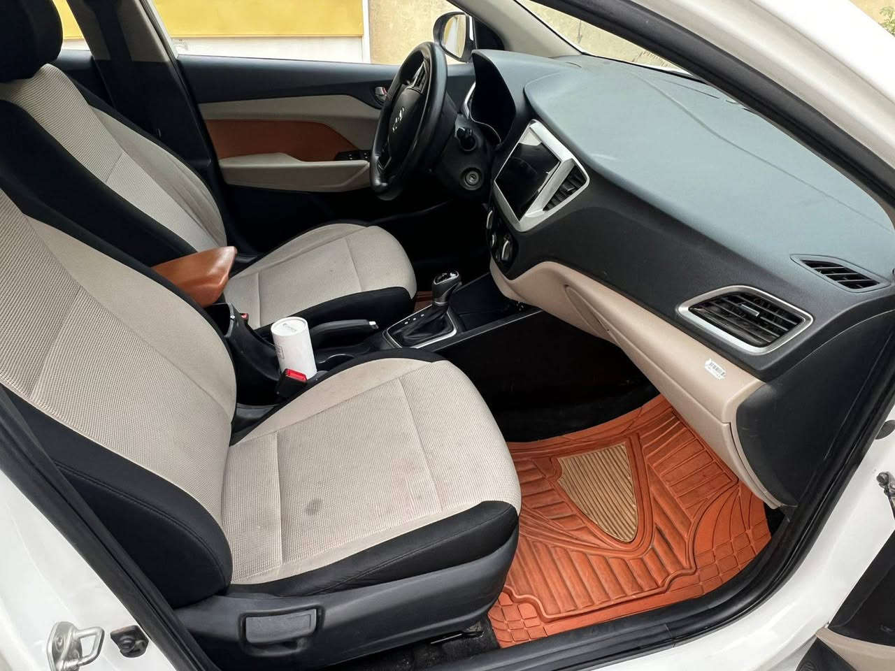 اكسنت  2020 خليجي فتحة سقف ماشية 80 بيها صبغ باب عكس السايق الامامي ونص الجاملغ وسونار موجود اذا تحب السعر 115  بغداد حي العامل 
***********
