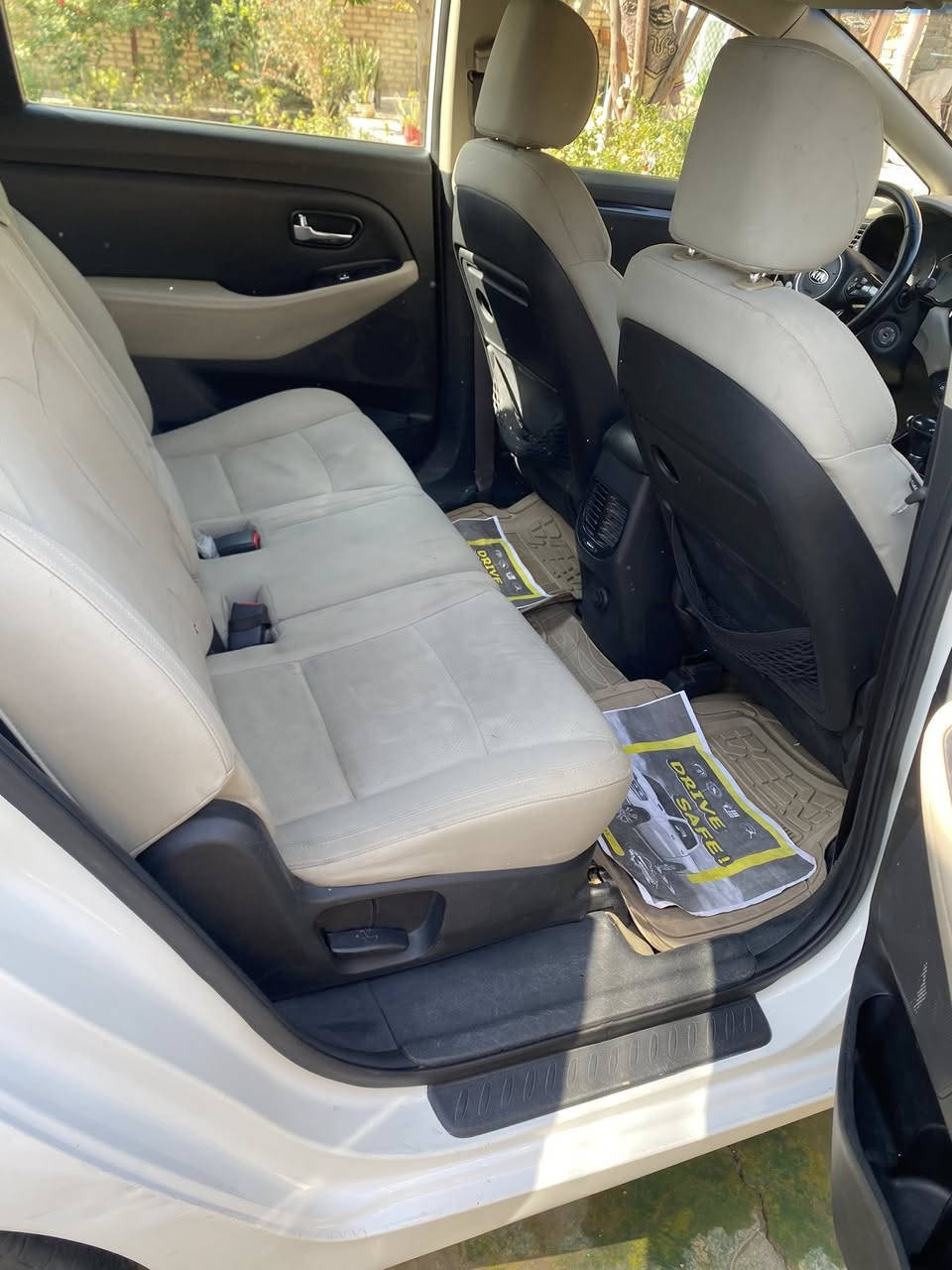 كارنز 14 اربيل السيارة جديدة وجاهزة محرك مامفتوح بيها بنيد صبغ بدون ضربة تحويل وكالة عنواني ديوانية ***********
