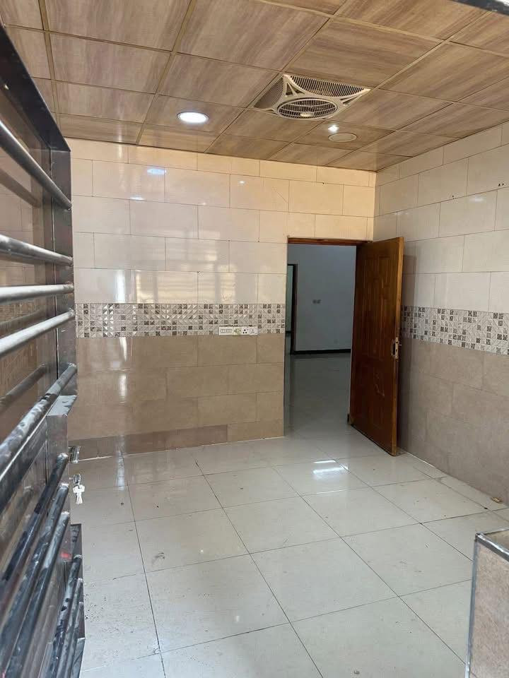 للايجار في السيدية (مشتمل طابق ارضي )يحتوي على
كراج
غرفتين نوم 
وصاله 
ومطبخ 
وخدمات صحيه 

السعر :850 الف 
موقع: السيديه - الضباط 
_______________________________________
للاستفسار ***********
الكوخ للتطوير العقاري
