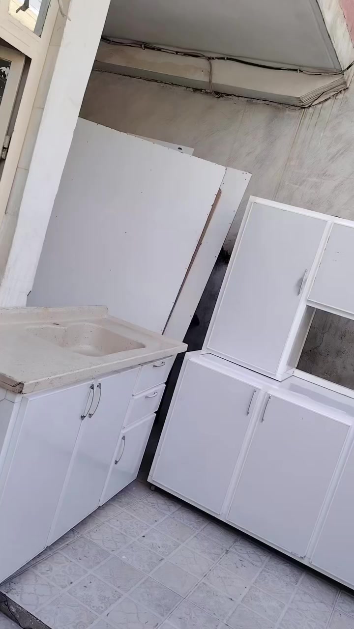 السلام عليكم كاونتر مترتين ونص  السعر ٣٢٥ الاتصال او المراسله ***********
