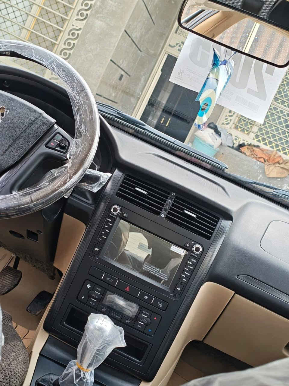 بيجو بارص 20025 مكفوله كفاله عامه ماشيه 17 الف السعر 87 وبيه مجال العنوان ميسان بسمي ***********
