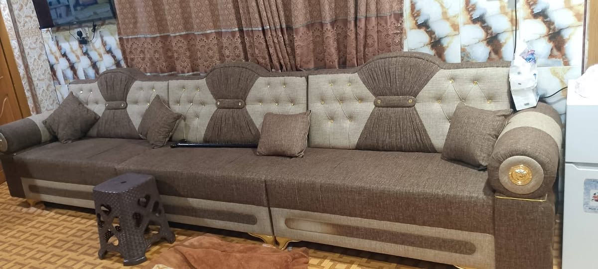 السلام عليكم. ديوان الطول 6 ..عشر قطع نظيف كلش السعر 950 وبيه مجال المكان القبله حي الجامعه ***********
