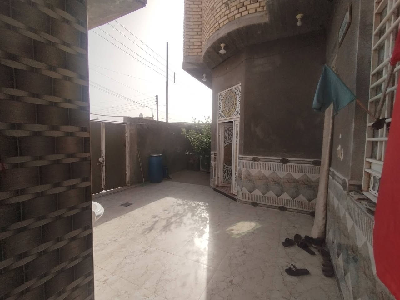 يا الله اللهم صلِ على محمد وآل محمد
بيت للبيع بحي العسكري مقابل المصفاية
ثالث بيت عن الشارع العام الرئيسي 
مساحة 200 بناء جديد.
للتواصل والاستفسار أكثر
مراسلة الصفحة محمد مصطفى 
أو واتساب ***********
