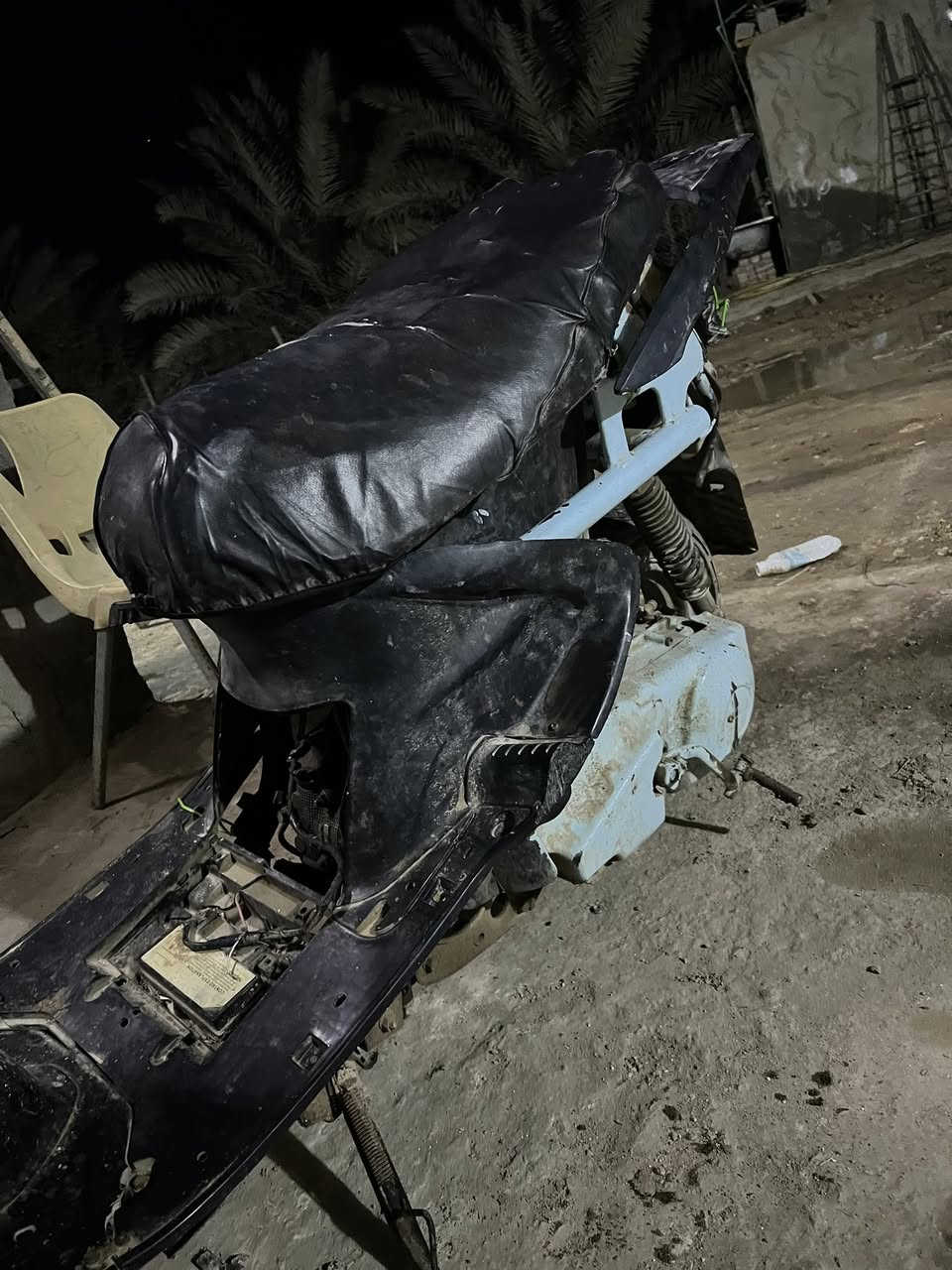 دراجه فراشه  للبيع شغاله شلعه حلوه ابيع جوم حديد تجي تشغل وتطلع محركه لاتنقيص ولاتبخير السعر 150بيه مجال لشراي مكان نجف ابوصخير رقم تليفون ***********
