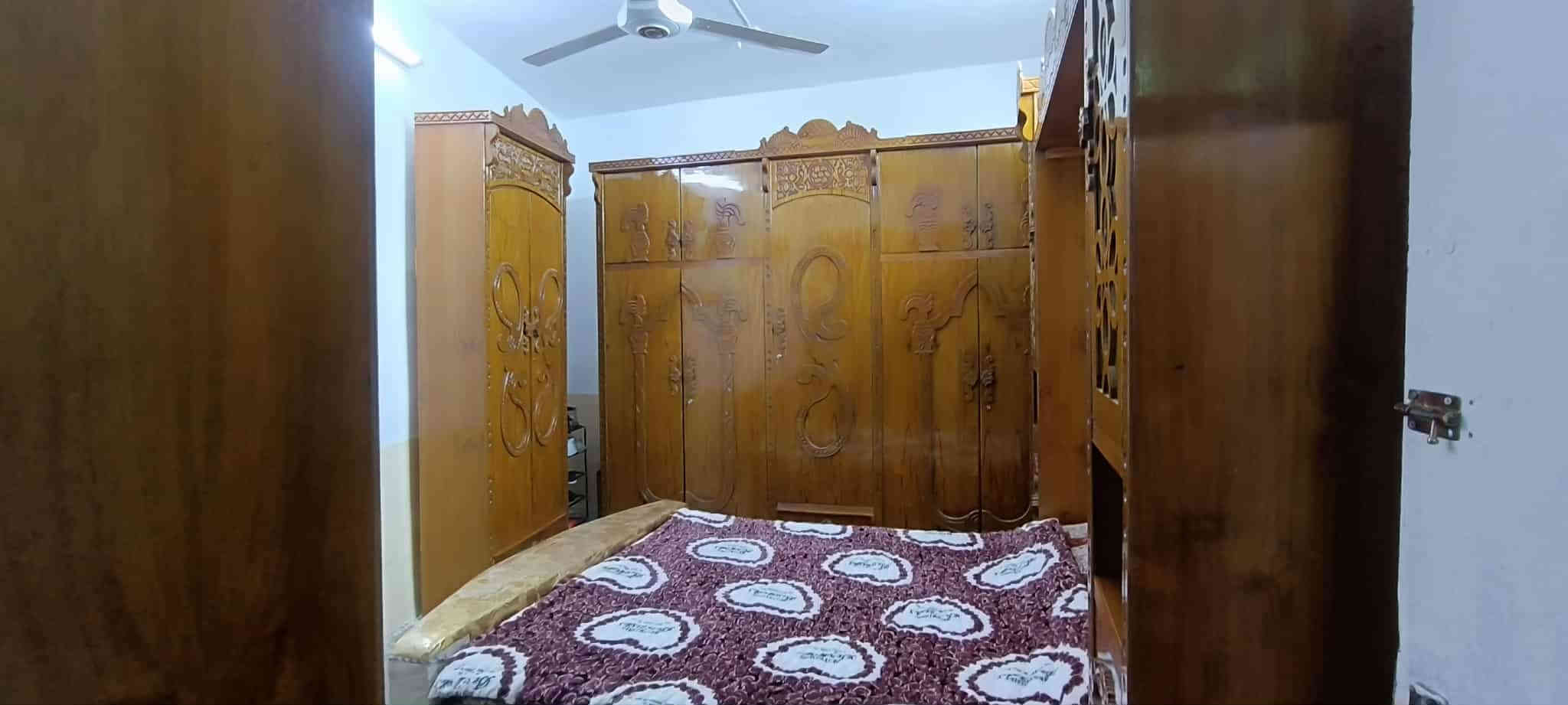 غرفة نوم نظيفه حيل بعدها بنايلونها فصال شغل عراقي خشب رقم 1مع دوشك سعر 900شراي اتصل  علي رقم غير متواجد ع فيس ***********
