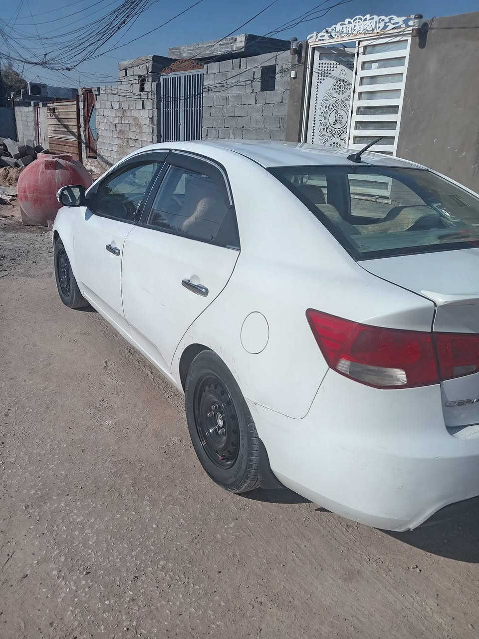 سيراتو 2012 بيهه اربع قطع سياره حلوه وجاهزه مكينه كير حداديه تبريد الكل جديد /سعرالسياره ٩٠وبيه مجال /مكاني النجف الرقم ***********
