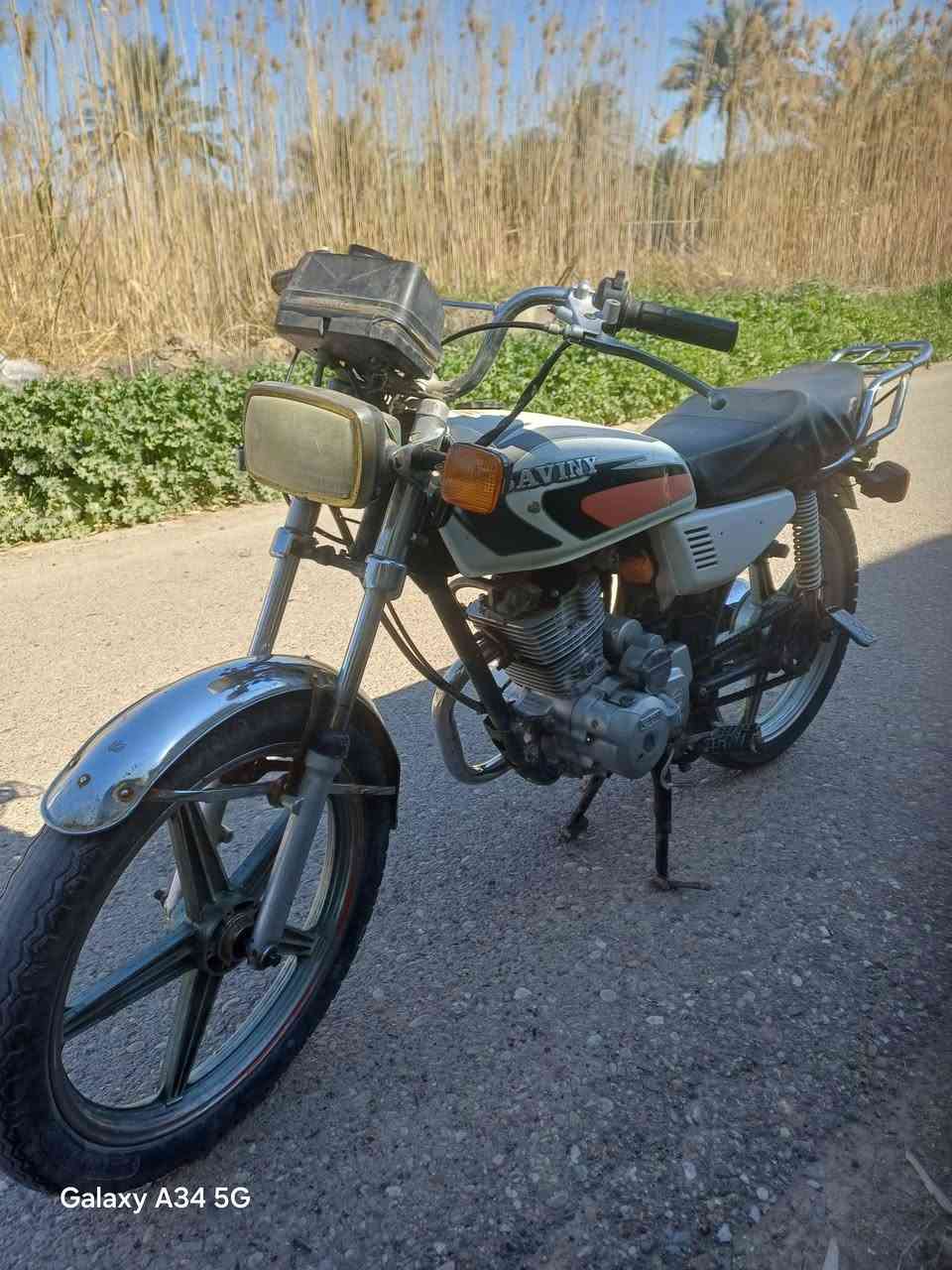 السلام عليكم دراجة سيفان لبيع موديل 20 اوراق موجودة المكان ديالى ناحية العبارة للتصال ***********
