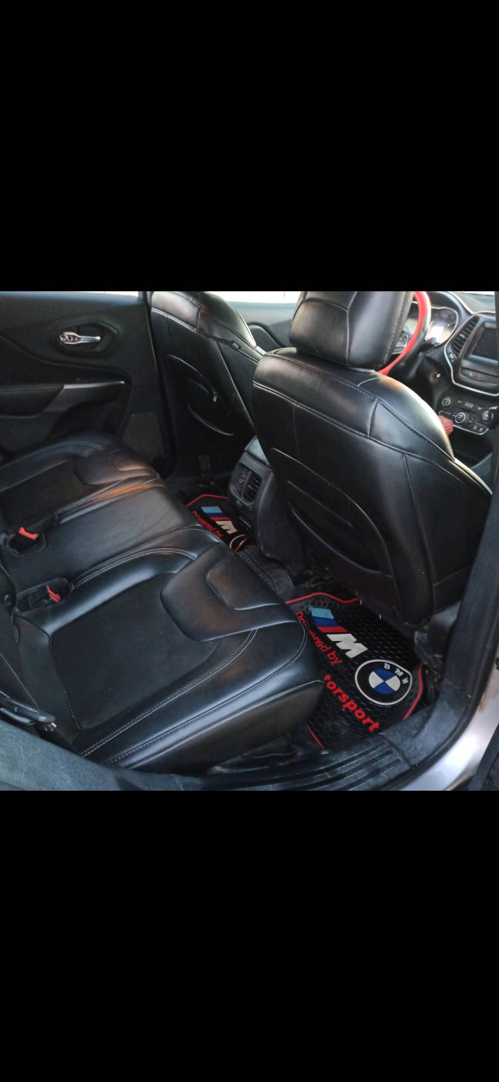 للبيع جيب شيروكي موديل 19مكينه 2400 اربعه سلندر ..بيه تصليح قماره+جاملغ امامي +بنيد ..السياره جاهزه وخير من الله تبريد جاهز المكان ديوانيه السنيه 