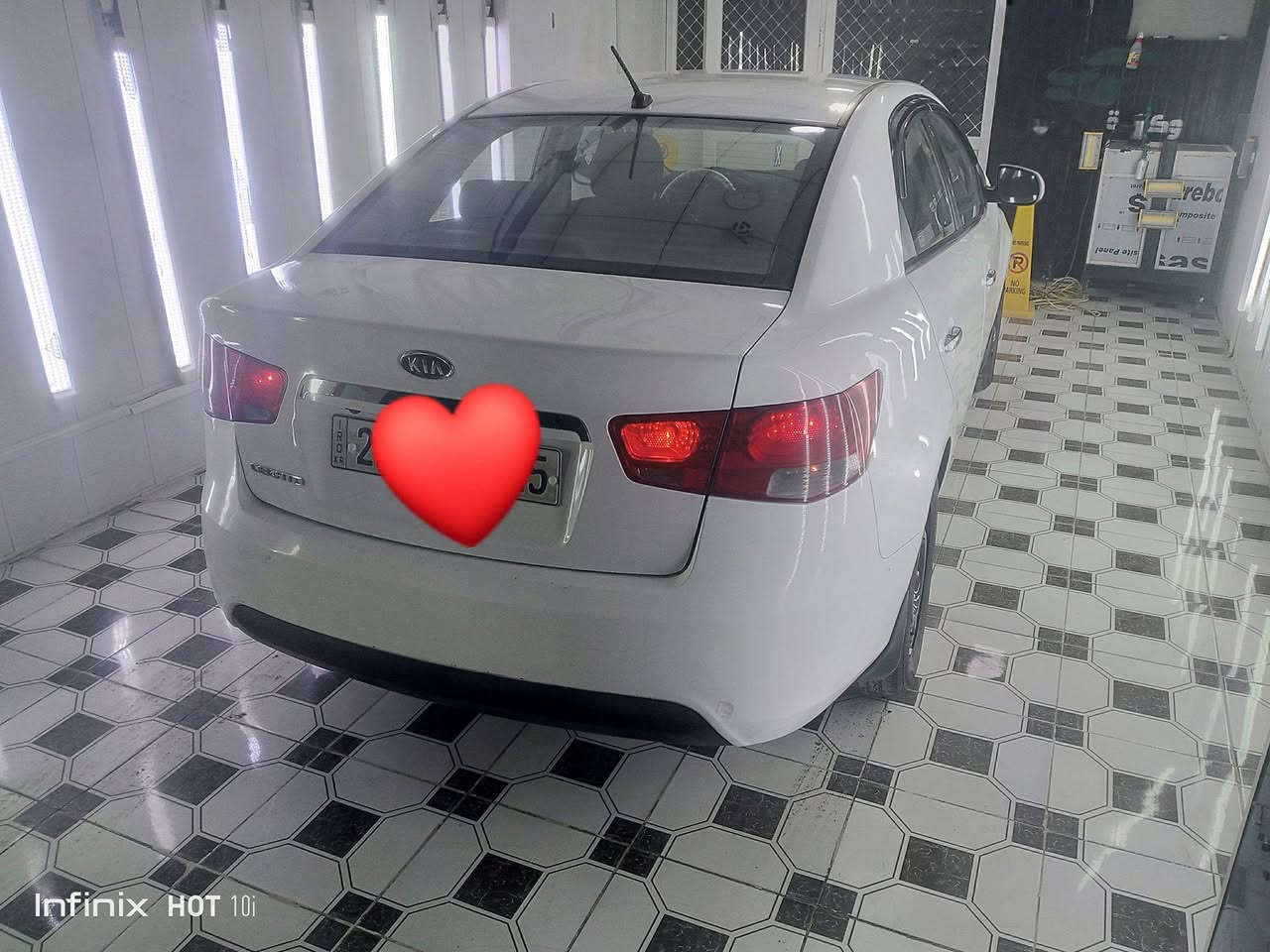 سلام عليكم سيراتو البيع 2011 كفاله عامه من الصبغ والتبديل كفاله من الكير والمكينه سياره جديده اتخم تاير صدر امامي خلفي جديد الاستفسار علئ رقم ***********
