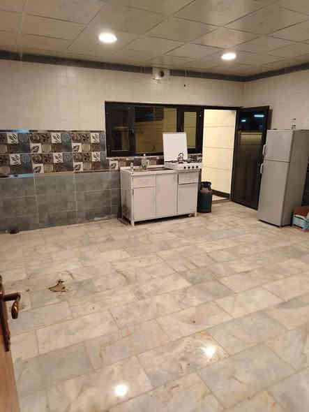 السلام عليكم يوجد لدينا دار للبيع مساحه 200 متر واجهه 10 ونزال 20يحتوي على 4غرف نوم +ستقبال +مطبخ +حمامات عدد 2 ألبيت بناء طابوق عرض الشارع 15متر خدمات ماء مجاري وكهرباء نوع الملك طابو صرف فتح بيان ابسم المشتري ابطابو الدوره العنوان بغداد الدوره حي كرارة ابنزلت الجسر قرب السريع الجديد من جهة. حي دجله الاستفسار اتصل على هاتف***********
