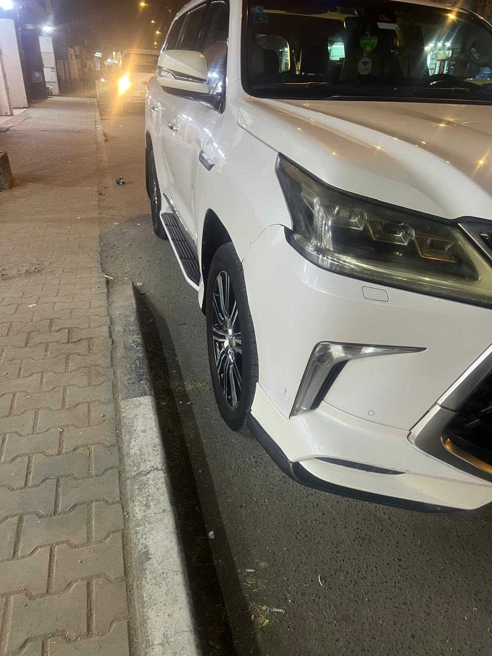 لكزز للبيع واحد ع واحد
يعني فول مواصفات 2016 
رقم بغداد 
مكاني بصره 
***********
ما موجود ع الفيس يرجى الاتصال
