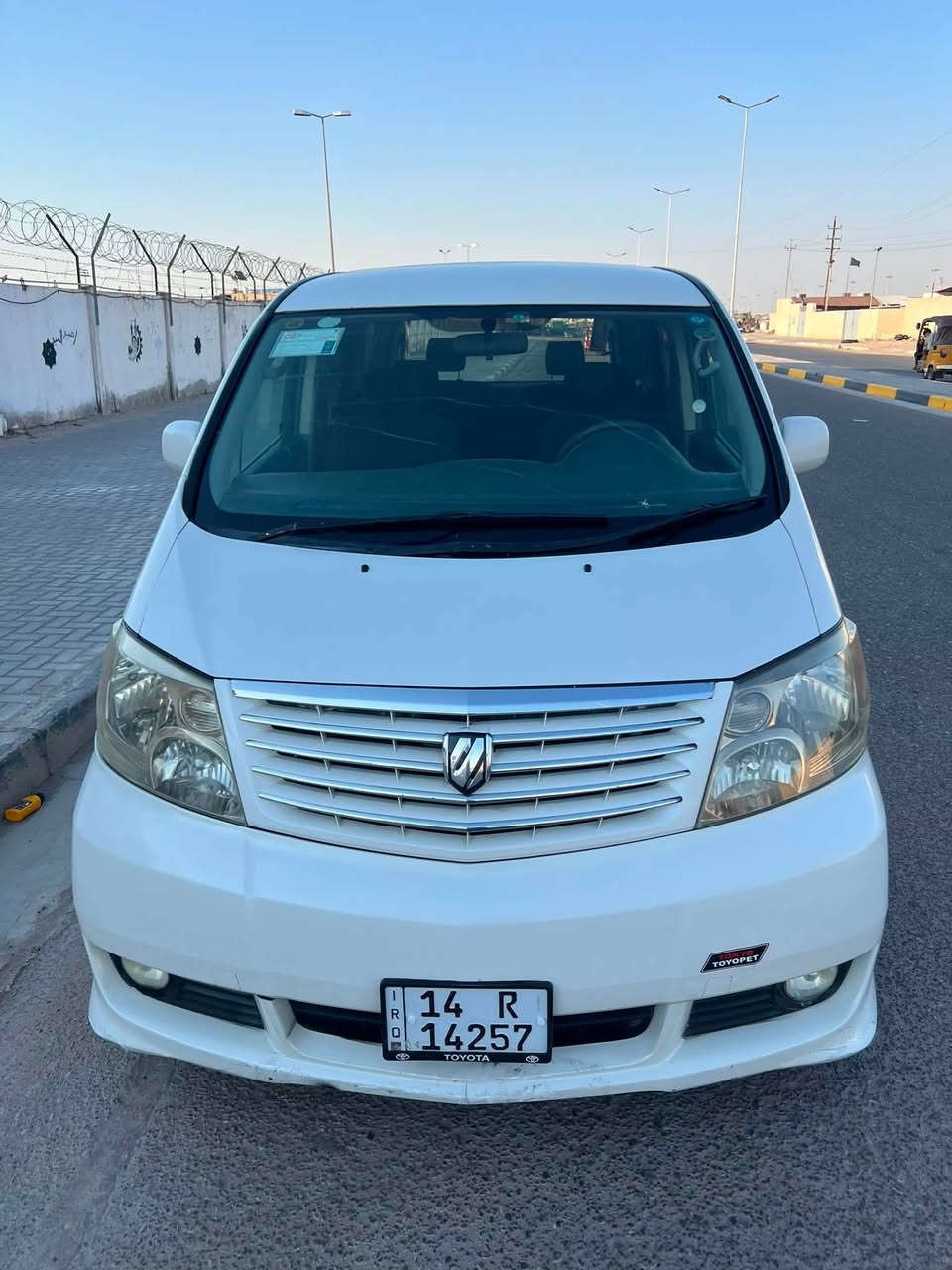 السلام عليكم للبيع تيوتا الفارد مديل2002 اصل تحويل بي وقت رقم بصره نكليزي بسمي سنويه مجدد لل30  سياره كفاله من الضربه والكص ومكفوله من جميع الاصوليات مكينه 6 سلندر جاهزه مكينه كير تخم تاير نقصه بس كمبريسر تبريد سياره حلوه وجديده مواصفاته 7 راكب تبريد 3 قطع شاشه تحكم ستيرن حساسات كرستال لايت وبك لايت لايتات زنون داخل اسود السعر 110 اوبيه مجال بكاني بصره حي الحسين هـ ***********
