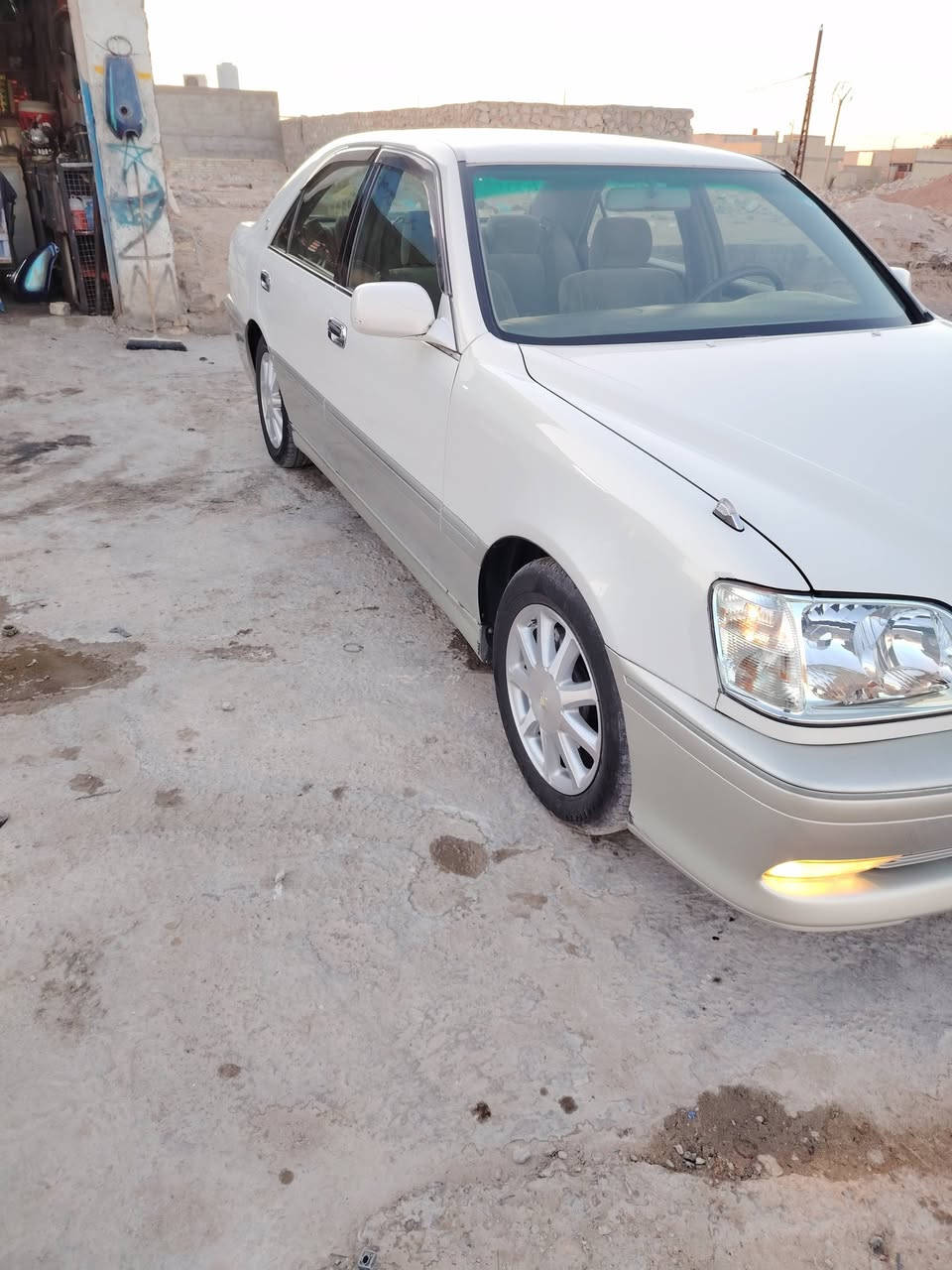 السلام عليكم ملكه للبيع موديل 2001 كفاله من الضربه والقص سياره 3 دكم  مكينه وكير   جدد حداديه وراه وجدام جديده تخم تاير  ويكر  جدد سياره ما بيها نقص جاهزه مكان السياره نجف السعر 135 وبيها مجال الاستفسار اتصال على الرقم ***********
