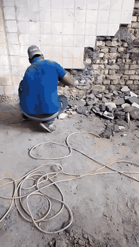 السلام عليكم موجود كادر تفليش تكشير جدران تفليش كونكريت قلع كاشي ورفع أنقاض موجود في  بغداد باب الشرجي واتساب *********** رمضان المصري
