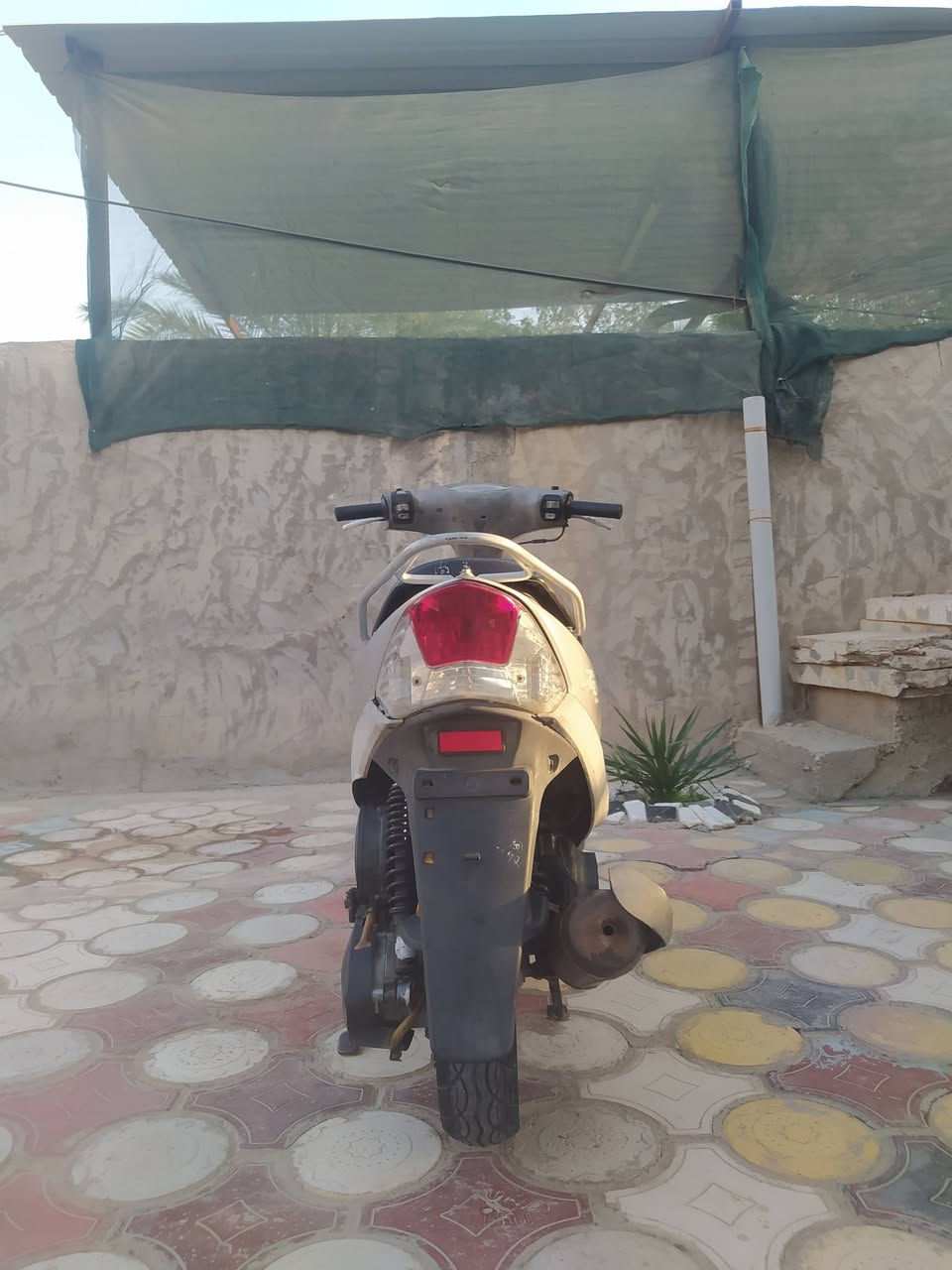 السلام عليكم الدراجه جديده بمعنه الكلمه الكفرات ختم واحد تمشي سرعه ومعدل الشراي بي خير ويدلل المكان بابل ما صارلهه شهر من طالعه من الرمبه الرقم ***********
