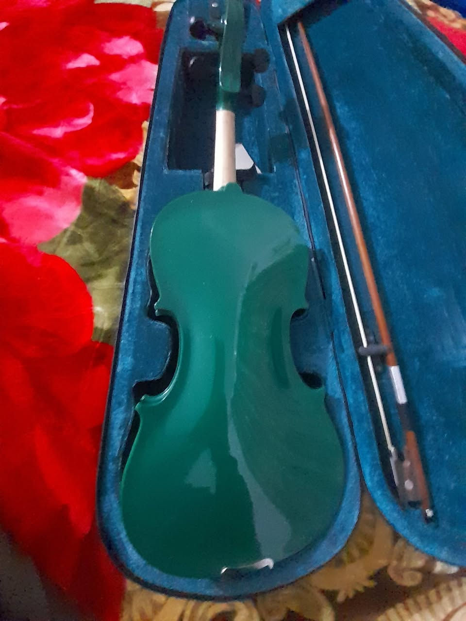 كمان تركي نظافة ميةبالمية خشب بالكامل 
سعرة 65 الف


**إذا كنت صاحب هذا الإعلان وتريد حذفه لأي سبب، رجاءا أرسل رسالة إلى الدعم الفني**