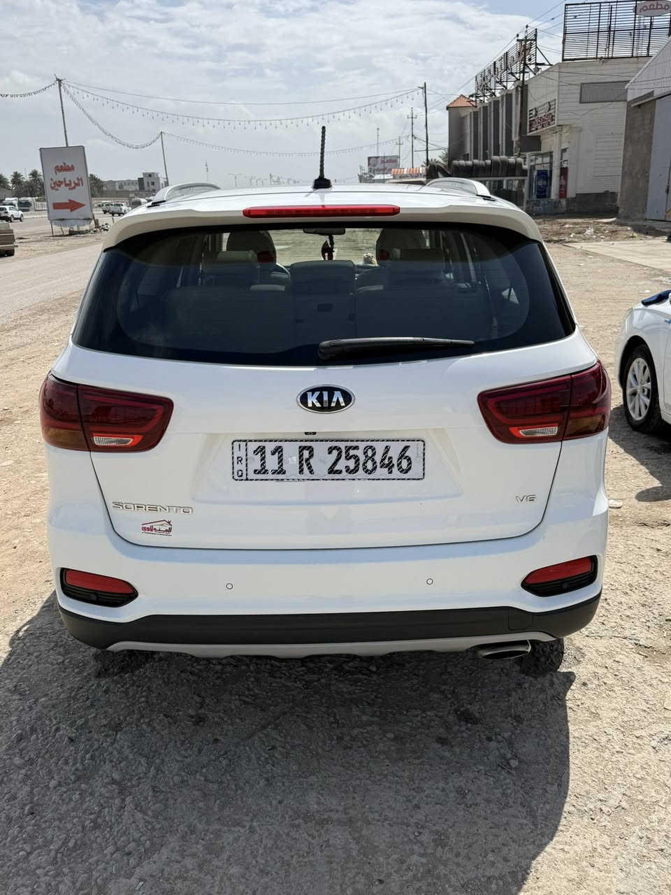 السلام عليكم سياره سورنتو موديل 18/شكل 20دبل شباك شكل لعشرين 
السياره خليجي ماشيه يلا 87سياره جديده مال جناي ماشيه شي قليل ضررهه بل باب مال لسايق  شغله مو حار ولا بارد شغلل pdr  وتقريبن شبر تكحيل كاغت  كما موضح بل سونار  سياره اشاير ترحيب لصندوك كهربائي  حساسات امامي +خلفي رقمهه بغداد
بسمي شرط لتحويل سنويه ماصاقطه ولا لهزه السعر 242
وبيهه مجال لطيبين ان شاءالله مكانهه بغداد بكويريش مجاور علوه الرشيد رقم مبايل ***********
