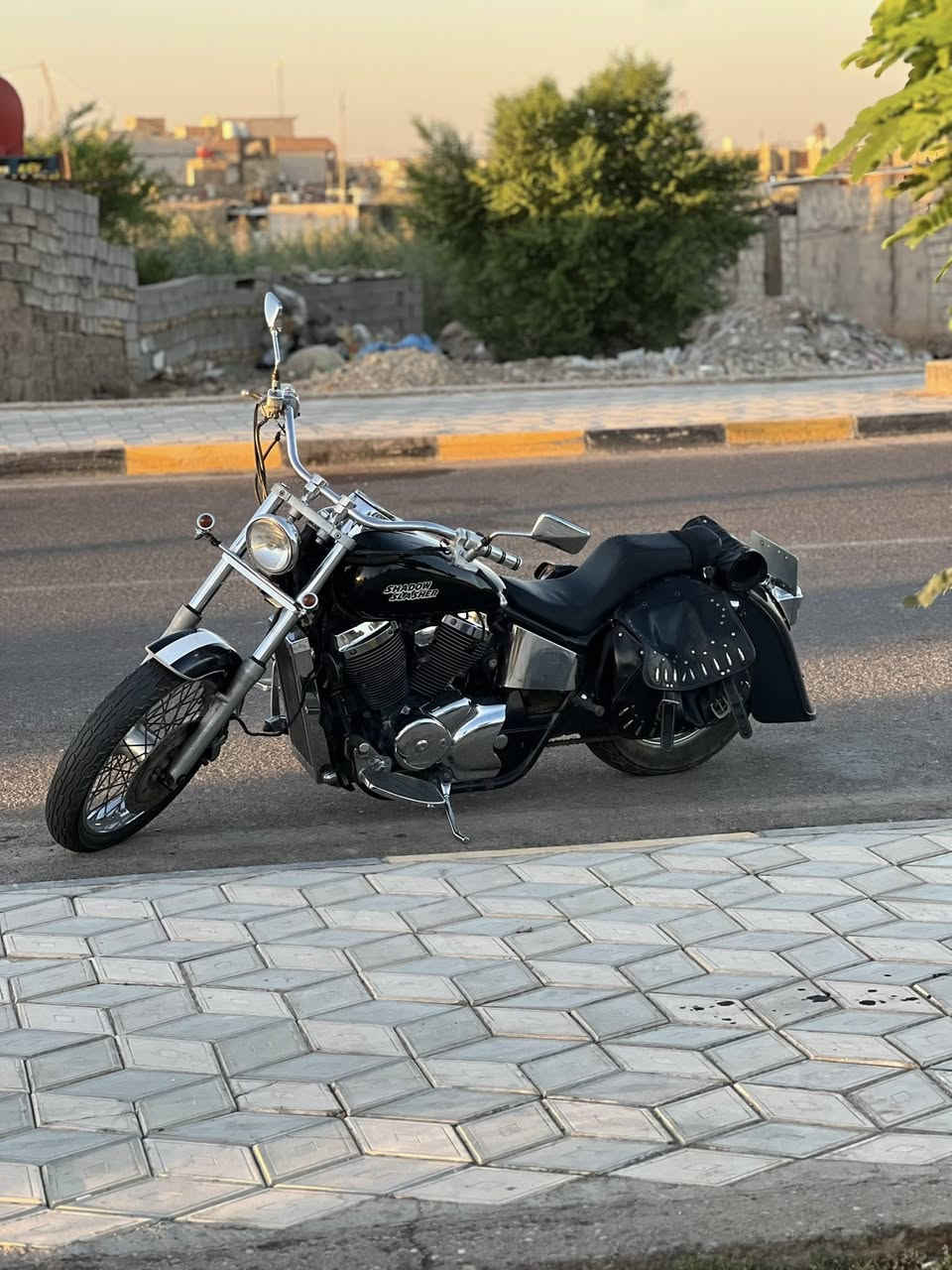 سلام عليكم 
شادو سلشر 400cc دراجة مكفولة كفالة عامة ما مرقم  بس مكاتبة 
دراجة كلش مرتبة ونضيفه ميسان (العمارة) السعر المطلوب 17$بيها مجال قليل )(***********)
