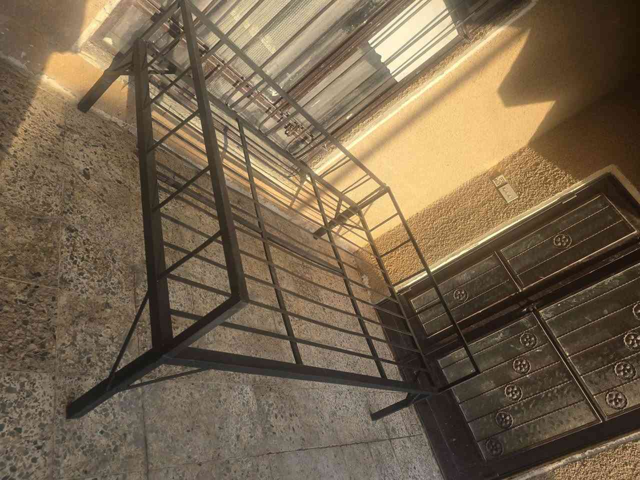 جربايه نفرين درجه اولى جديد غير،مستخدم محاطه بثلاث جهات شغل حداد مرتبه بسعر مناسب يوجود توصيل للتواصل ع خاص،او الاتصال برقم ***********
