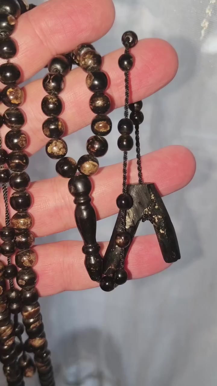 سبحة يسر بحر أحمر طبيعي طحيني تشبيحات عالية جدا ١٠٠ حبة مقاس 8 ملي ٢ عداد مميزة جدا من نوادر السبح اليسر 
سبحة يسر بحر أحمر طبيعي طحيني تشبيحات عالية جدا، تتألف هذه السبحة من ١٠٠ حبة مصممة بعناية، حيث يأتي كل حبة بمقاس 8 ملي مما يجعلها قطعة فنية تستحق الاقتناء. تمتاز هذه السبحة أيضاً بوجود ٢ عداد مميزة جدا، مما يضيف إلى جمالها وندرتها، خاصة أنها من نوادر السبح اليسر المتميزة. تُعد هذه السبحة خيارًا مثاليًا لعشاق الأحجار الكريمة والمجوهرات الراقية. كما تُعتبر هذه التحفة الفنية إضافةً رائعةً لمقتنياتك، سواء كان ذلك لغرض الاستخدام الشخصي أو كهدية رائعة وفريدة. تتوسط هذه السبحة بين التراث الفني والحرفية الفاخرة، ويُحتفى بتصميمها في مناسبات متعددة بين كل من المغرب وحتى الشرق الأقصى،
#سبحة #يسر #بلدي #مرجان #احجاركريمة #سعر #الفضة #مصر #silver #مجوهرات #gemstones #الجمعة #iran #الأحد #jewelry #reelsvideoシ


**إذا كنت صاحب هذا الإعلان وتريد حذفه لأي سبب، رجاءا أرسل رسالة إلى الدعم الفني**