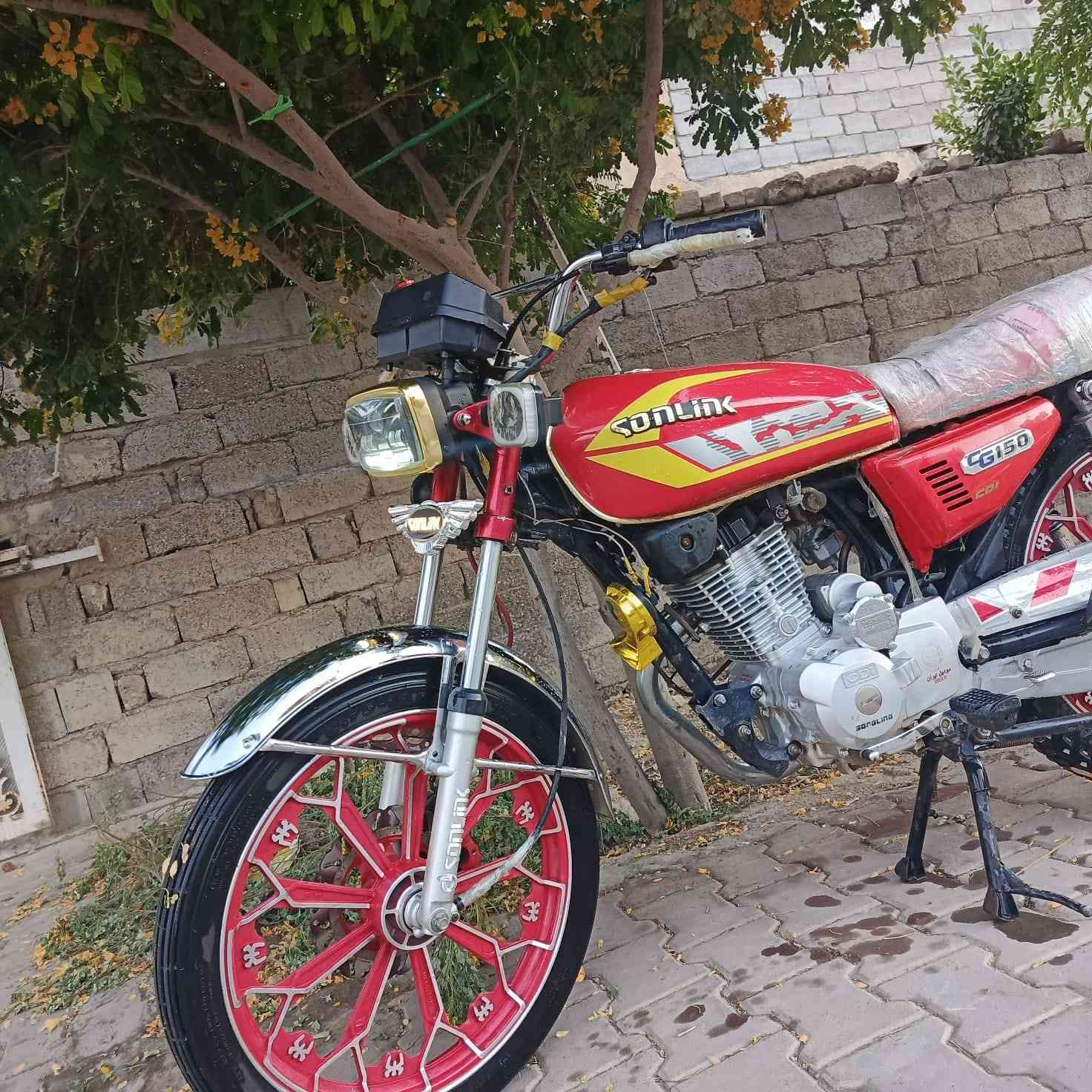 سلام عليكم 
للبيع سيفان 2024 
دراجة جديده ماماشيه 
اوراق كامله 
مكانه الخالص 
***********
