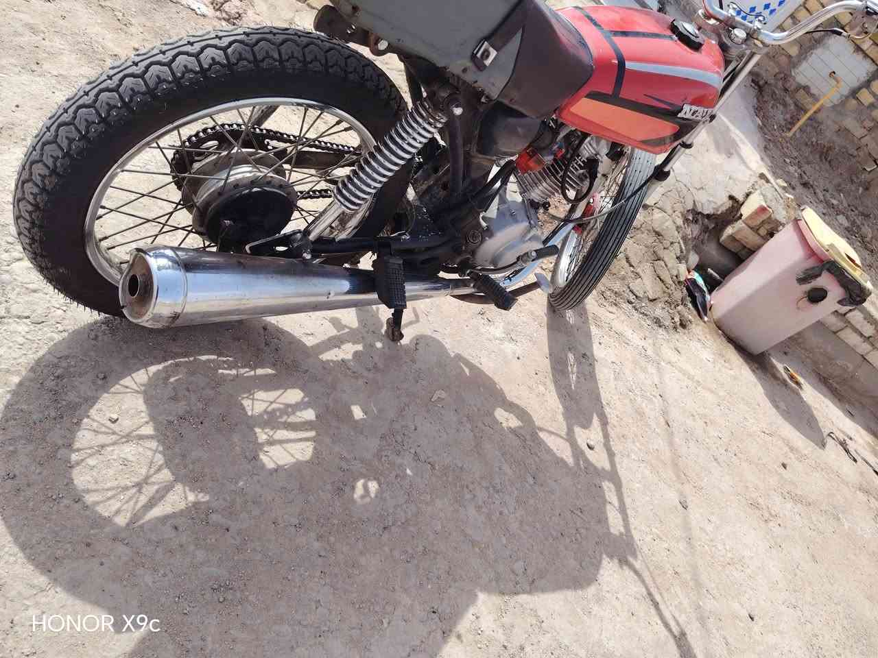 شكد،  تجيب؟  دراجه فول.  بدون اوراق.  بيه بعد صفاحيات حمر ثنين و سله.


**إذا كنت صاحب هذا الإعلان وتريد حذفه لأي سبب، رجاءا أرسل رسالة إلى الدعم الفني**