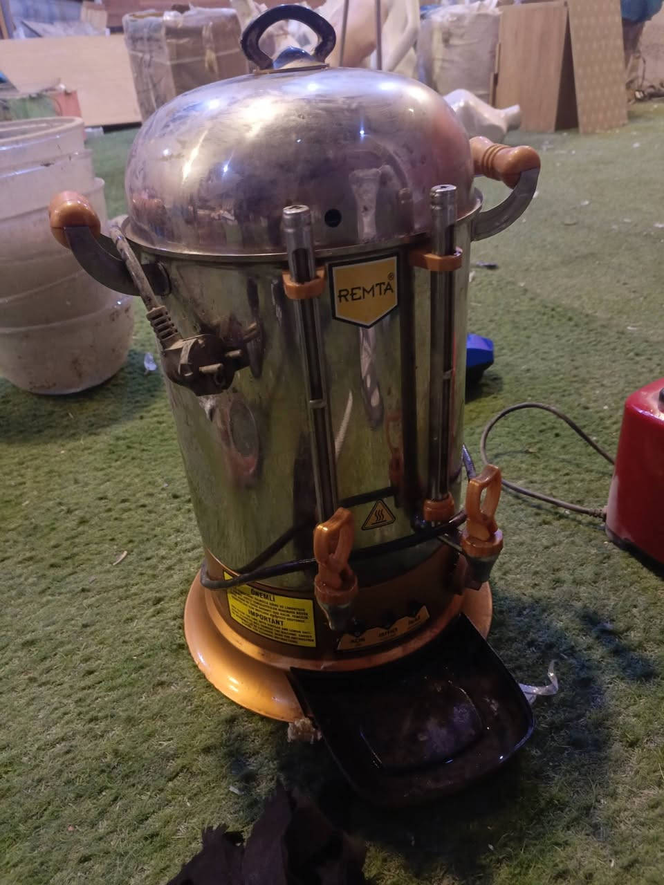 غراض للبيع فقط يراد تنضيف كله شغاله للبيع وبعد أكو غراض ليحب يكول شمحتاج قيم بالله يرضه بي  وأعلى سعر ابيع  ***********
