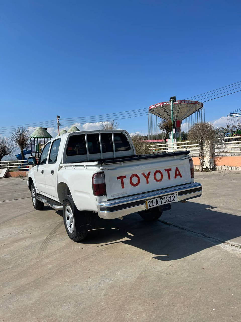 تويتا هايلوكس ٢٠٠٤ به خ 
ناوسور نمونه 
ته نها٤ پارچه بوياغ 
له سه رساسى پاش پيش كه بس بيليدران
ره قه م ئه سلى تاكو ٢٠٣٠ سه نه وى تازه
گيرو مه كينه به شه رت 
ده بل ئه كسل به شه رت
قه لادزى ***********
*********** بشدار, السليمانية
