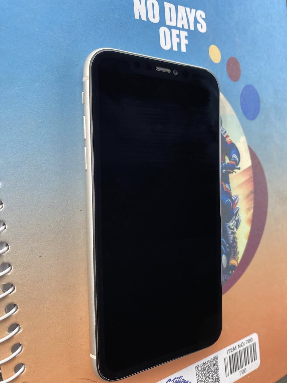 ايفون ١١ عادي
ذاكره ١٢٨ 
بطاريه ١٠٠ الاصليه 
مكاني بغداد لحسينيه 
***********
