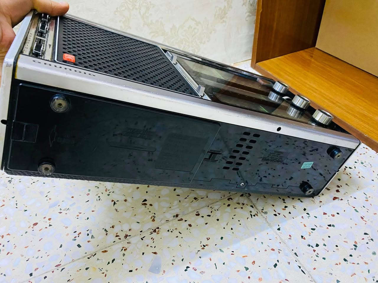 العملاق الالماني كروندك ستلايت 2000
راديو جدا نظيف متعدد الموجات 
موجات fm am lw sw1_sw10
الموجات الشغالة شرط السحب  fm am lw 
موجات SW دكم تشكل ماتشتغل 
الراديو مثل واضح يشتغل باتريات كبار عدد 6 وكهرباء 220 
السعر 125 الف 
ملاحظة الراديو مامفتوح ما مصلح


**إذا كنت صاحب هذا الإعلان وتريد حذفه لأي سبب، رجاءا أرسل رسالة إلى الدعم الفني**
