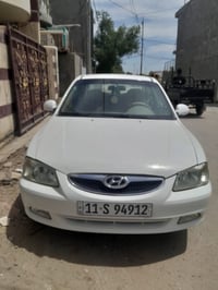 للبيع موديل ٢٠١٢  كير اوتوماتيك  بيها طخة بالباب الخلفي خلف سائق خفيفة...
